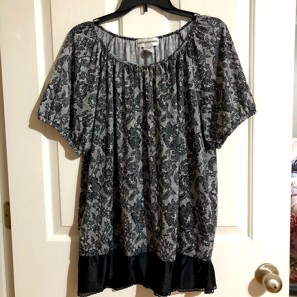 EUC women’s blouse top Cathy Daniels XL floral